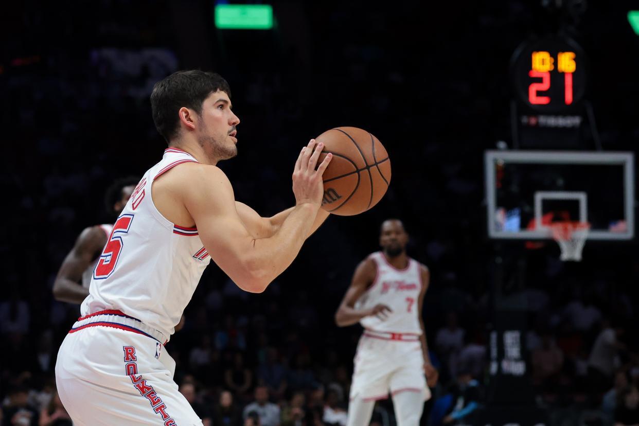 NBA直播-火箭该追冠军中锋？专家支招：此人堪称升级版小史密斯，就是太贵